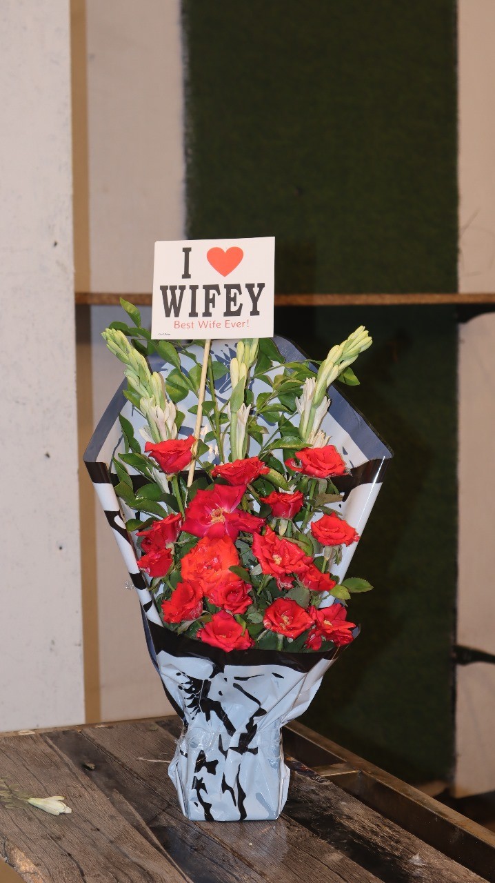 Small China Red Rose Bouquet(I Love Wifey)