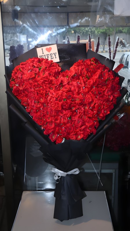 Red Rose Bouquet Heart Shape(I Love Wifey)